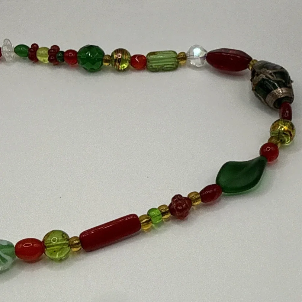 Vintage Necklace‎ Art Glass Red Green Beads Round & Figural Abstract Beaded 14in - Picture 7 of 16
